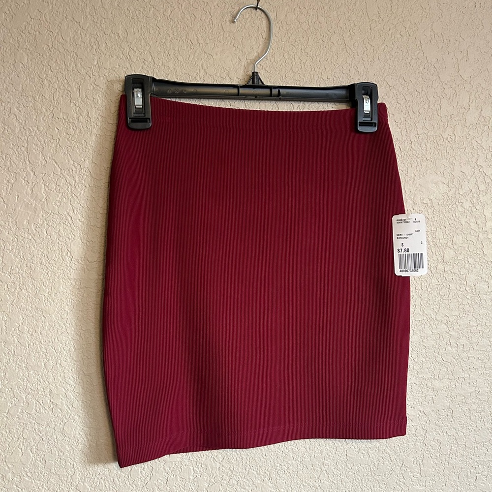 NWT Burgundy Mini Skirt, Stretchy Size Small